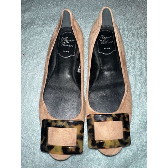 Roger Vivier Tan Suede Tortoiseshell Buckle Flats Size 35/US 5 - Picture 1 of 6